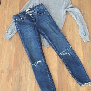 Zara Skinny Ankle Jean w/ Ripped Knee - Sz 2